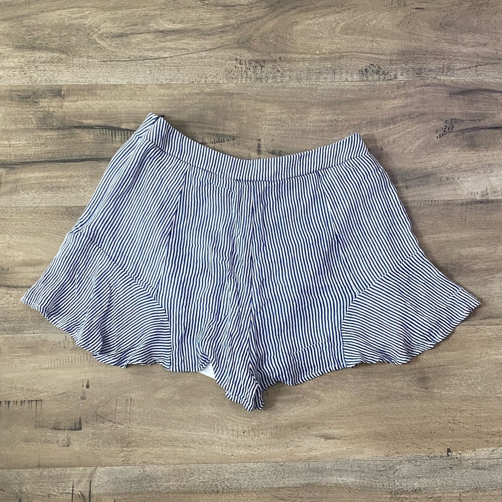 Striped Booty Shorts High Waisted Fashion Statement Casual Mini Dressy Chic - Picture 8 of 8